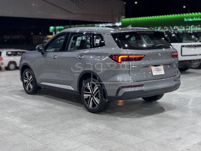 2026 فورد تيريتوري تيتانيوم بلس