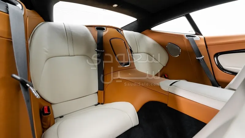 2025 استون مارتن دي بي 12