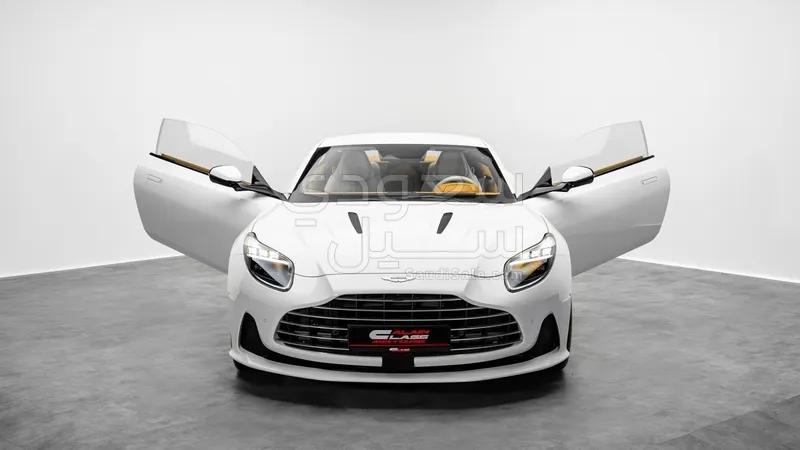 2025 استون مارتن دي بي 12