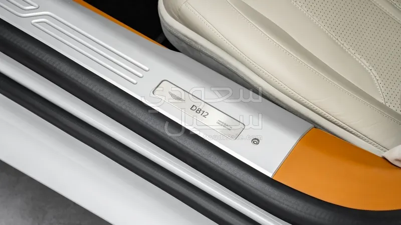 2025 استون مارتن دي بي 12