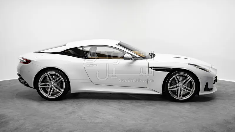 2025 استون مارتن دي بي 12