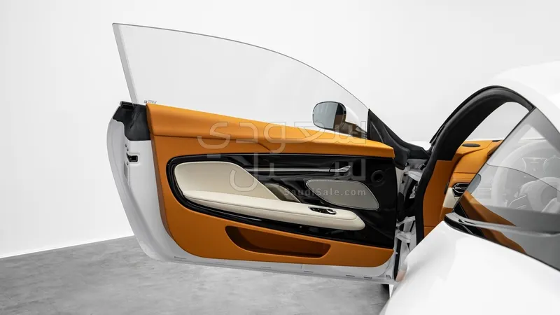 2025 استون مارتن دي بي 12