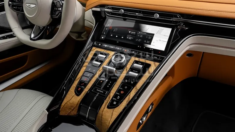 2025 استون مارتن دي بي 12