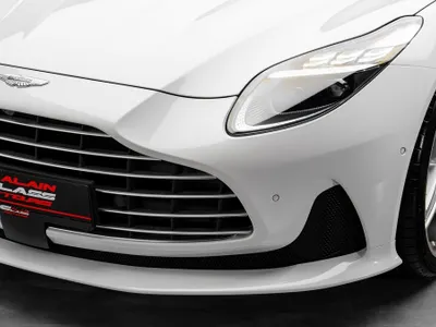 2025 استون مارتن دي بي 12