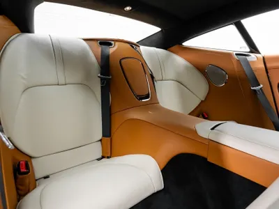 2025 استون مارتن دي بي 12