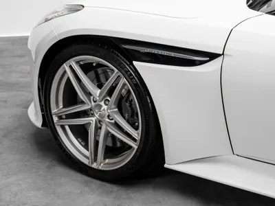 2025 استون مارتن دي بي 12