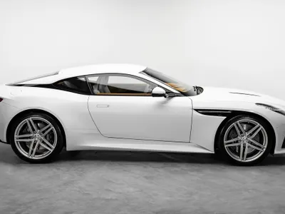 2025 استون مارتن دي بي 12