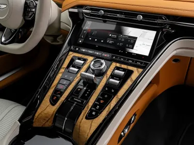 2025 استون مارتن دي بي 12