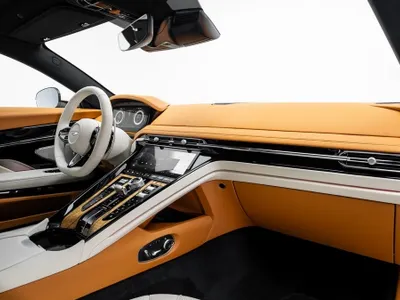 2025 استون مارتن دي بي 12