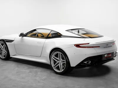 2025 استون مارتن دي بي 12