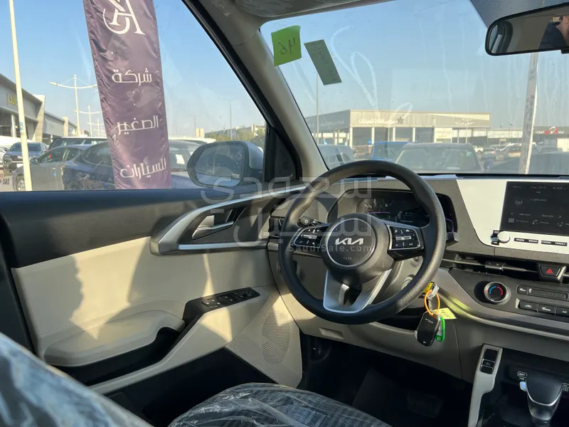 2025 كيا كارنز