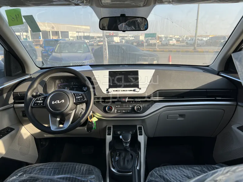 2025 كيا كارنز