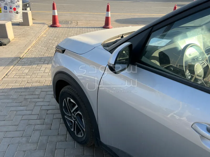 2025 كيا كارنز