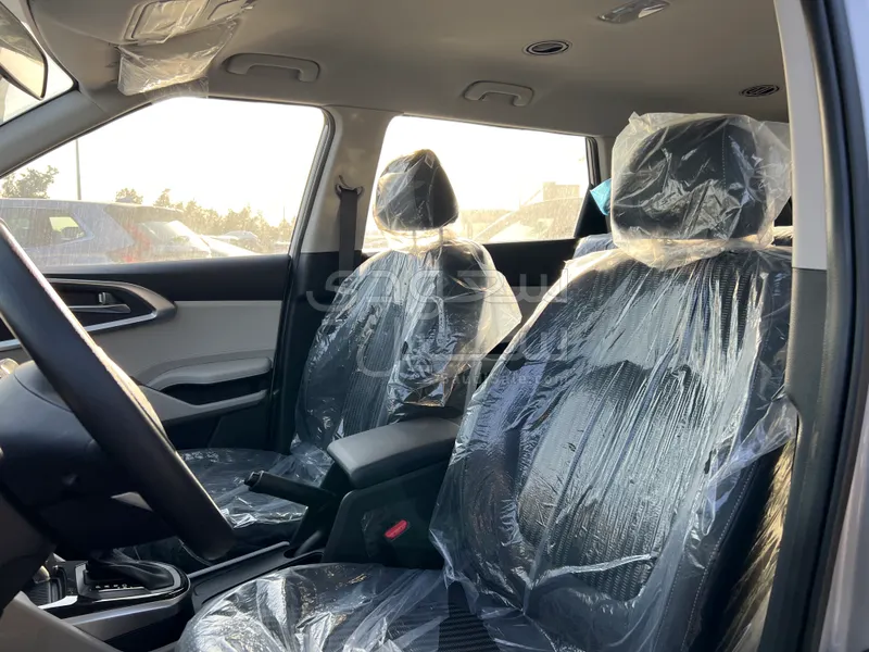 2025 كيا كارنز