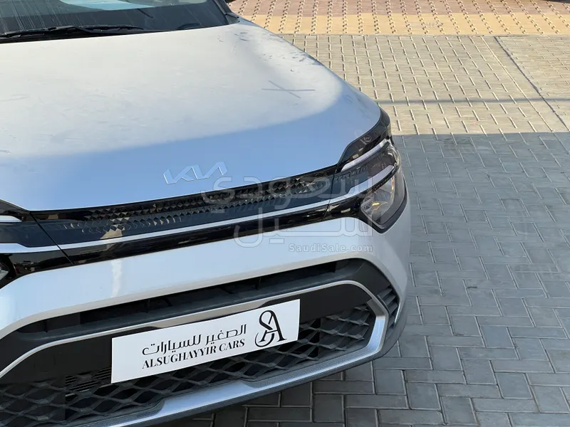 2025 كيا كارنز