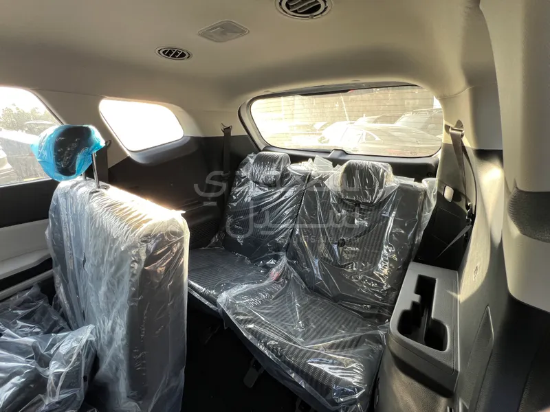 2025 كيا كارنز