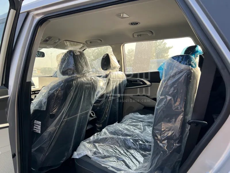 2025 كيا كارنز