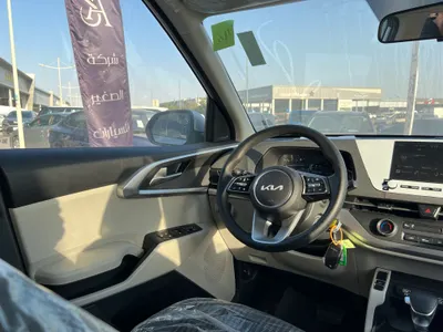 2025 كيا كارنز