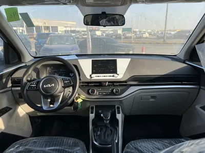 2025 كيا كارنز