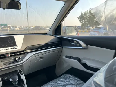 2025 كيا كارنز