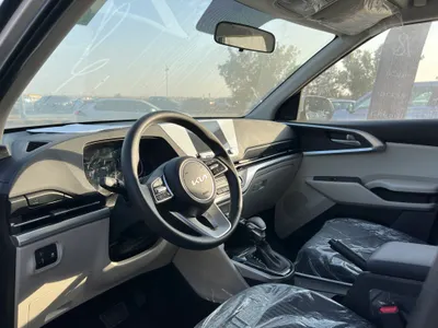 2025 كيا كارنز