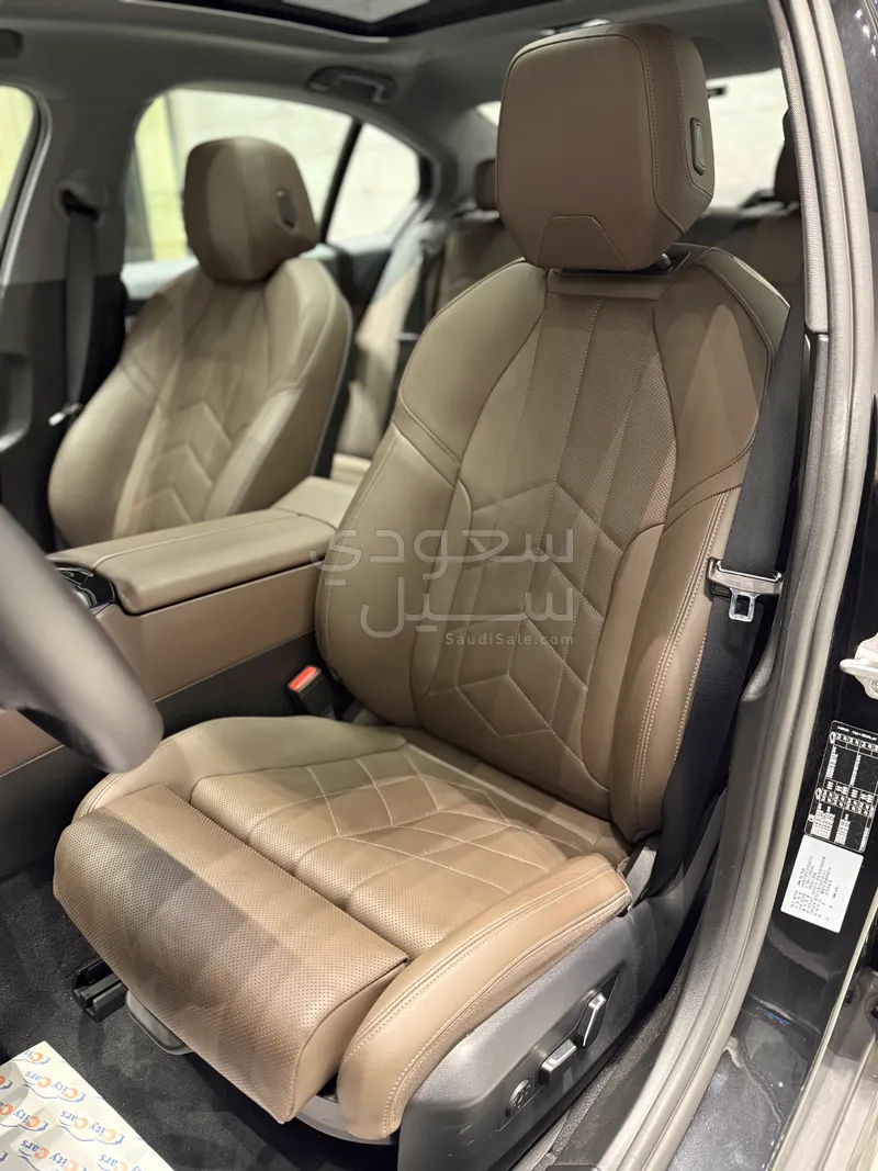 2024 بي ام دبليو الفئة الخامسة 520 أي