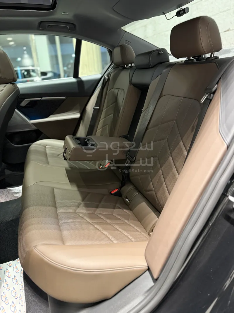 2024 بي ام دبليو الفئة الخامسة 520 أي