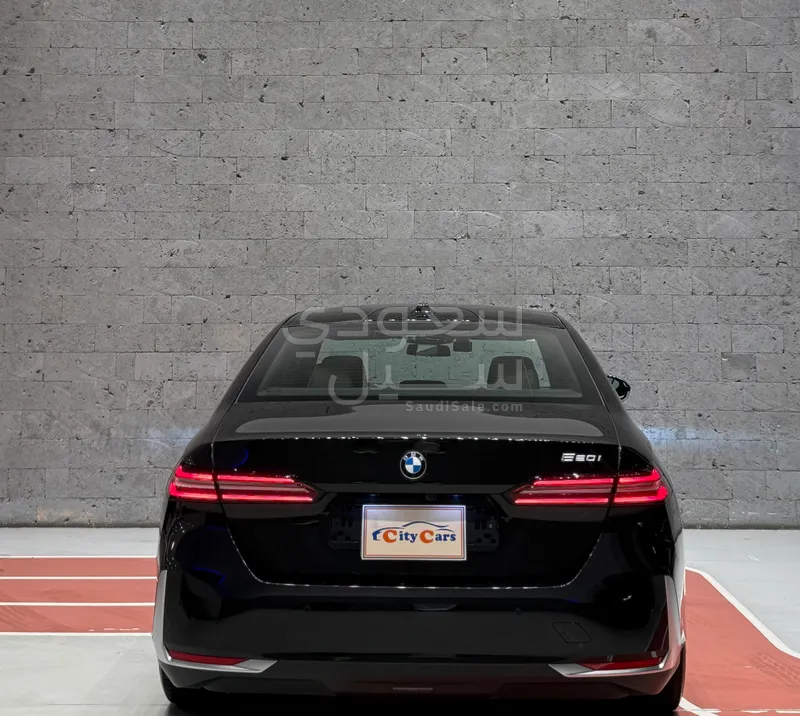 2024 بي ام دبليو الفئة الخامسة 520 أي