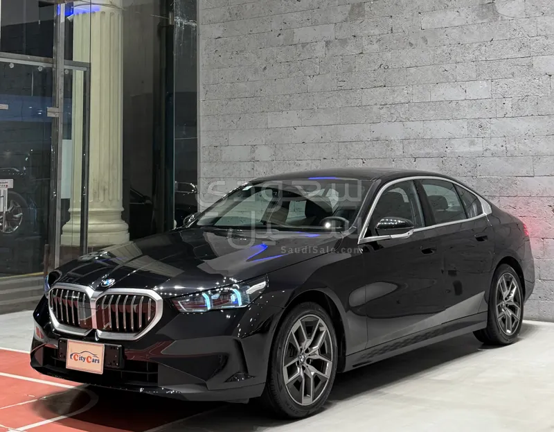 2024 بي ام دبليو الفئة الخامسة 520 أي