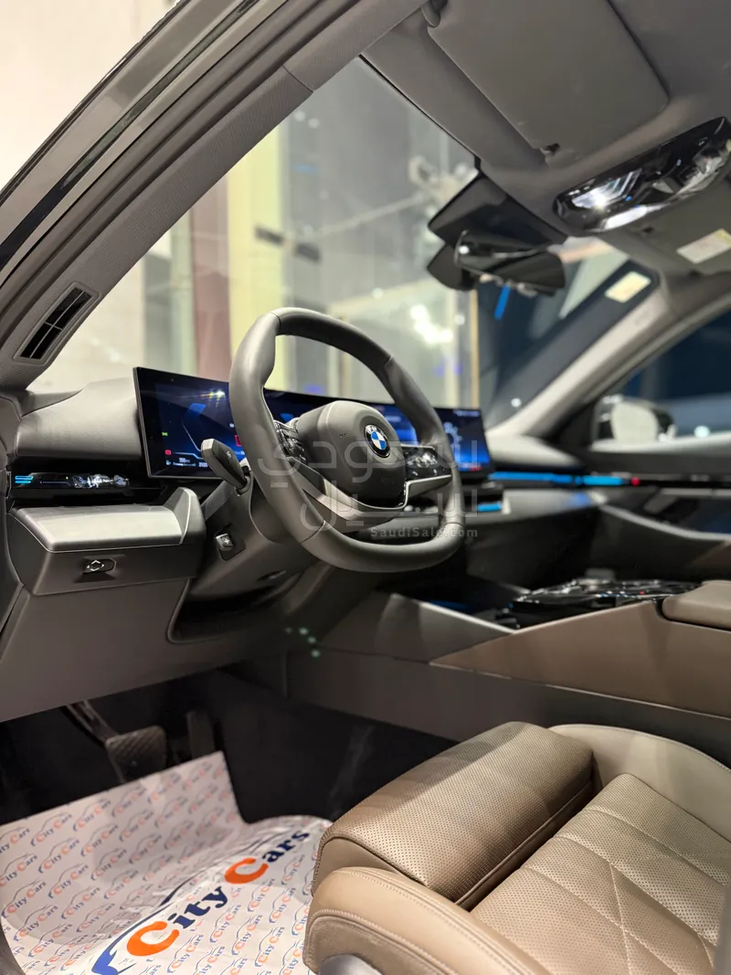 2024 بي ام دبليو الفئة الخامسة 520 أي