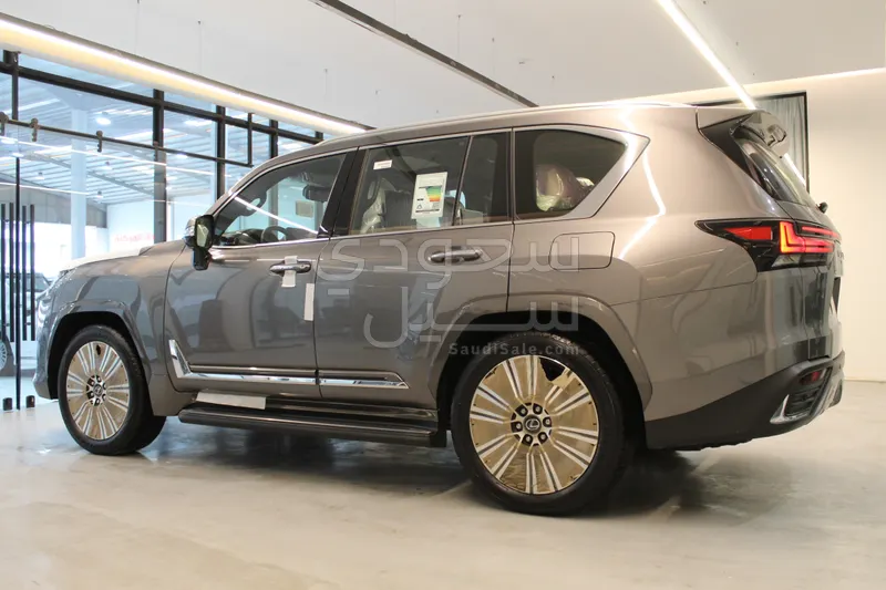 2025 لكزس إل إكس 600