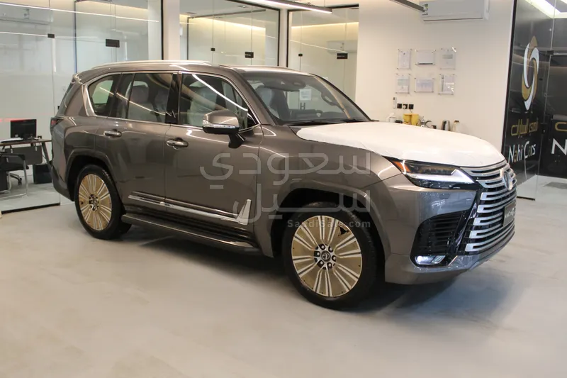 2025 لكزس إل إكس 600