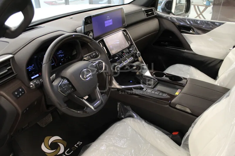 2025 لكزس إل إكس 600