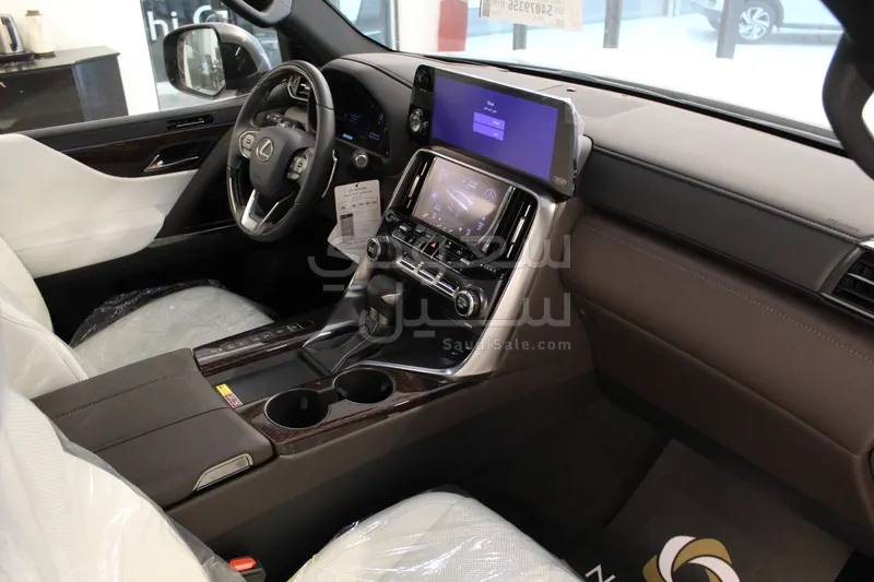 2025 لكزس إل إكس 600