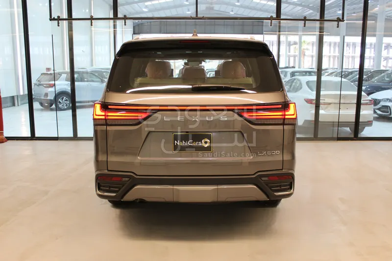 2025 لكزس إل إكس 600