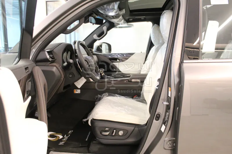 2025 لكزس إل إكس 600