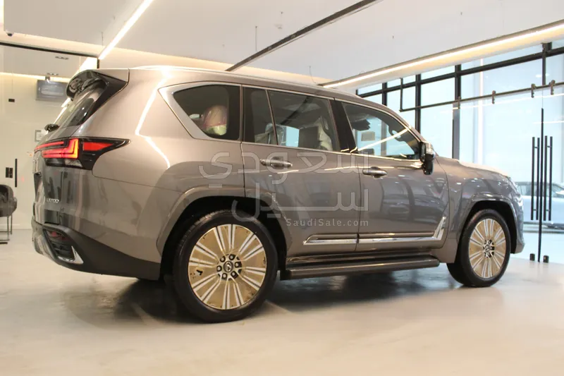 2025 لكزس إل إكس 600