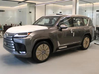 2025 لكزس إل إكس 600