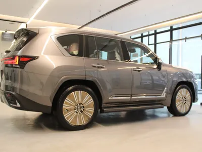 2025 لكزس إل إكس 600