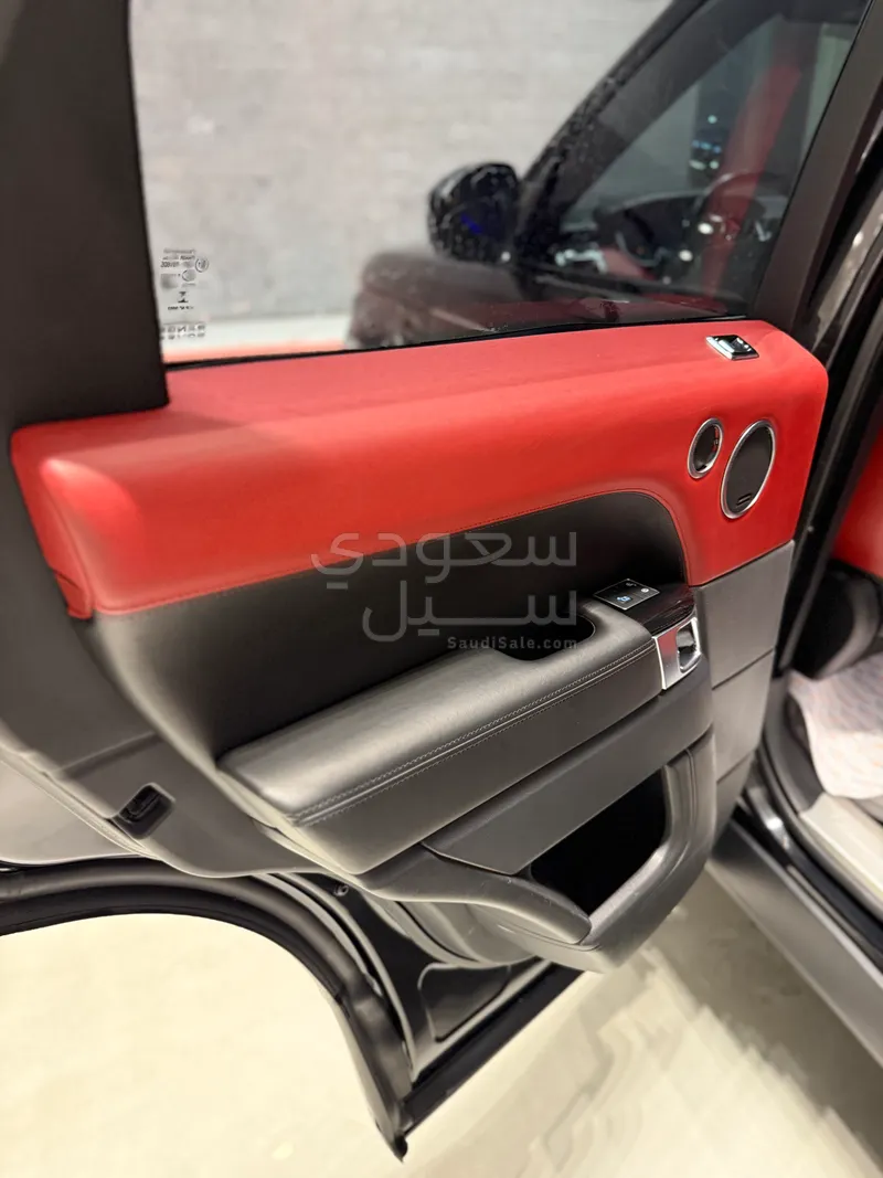 2018 لاند روفر رينج روفر اس في اوتوبيوغرافي