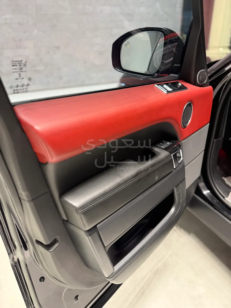 2018 لاند روفر رينج روفر اس في اوتوبيوغرافي