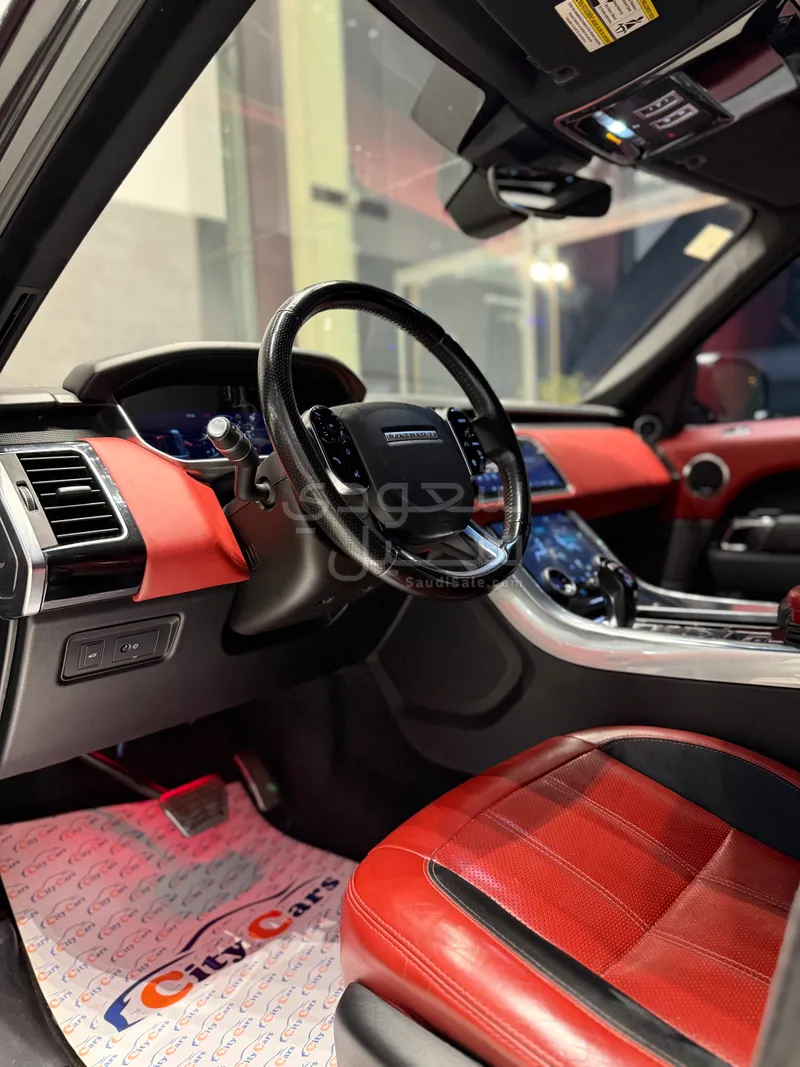 2018 لاند روفر رينج روفر اس في اوتوبيوغرافي