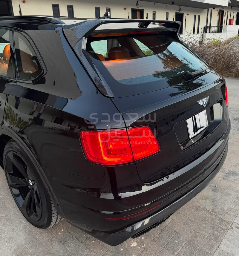 2019 بنتلي بنتايجا اس يو في