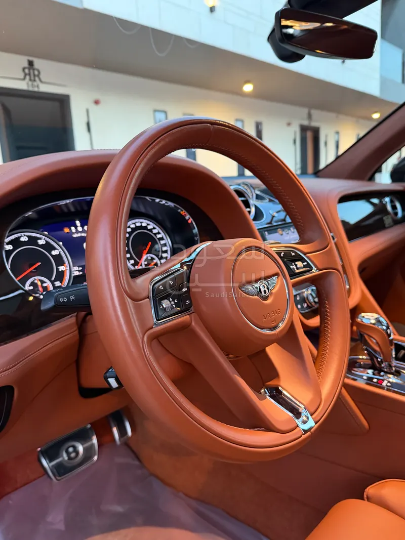 2019 بنتلي بنتايجا اس يو في