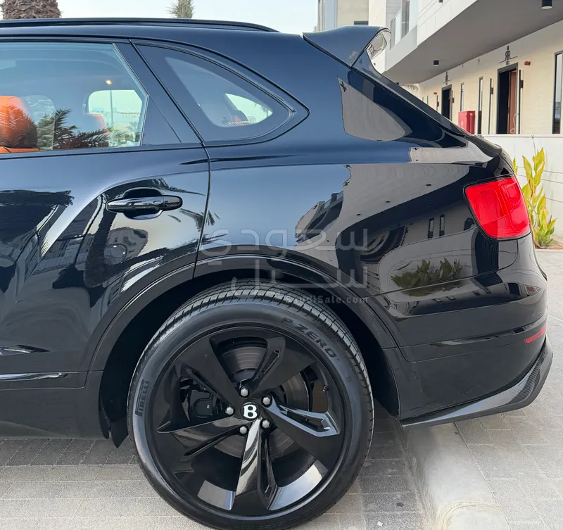 2019 بنتلي بنتايجا اس يو في