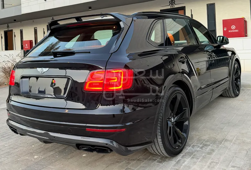 2019 بنتلي بنتايجا اس يو في