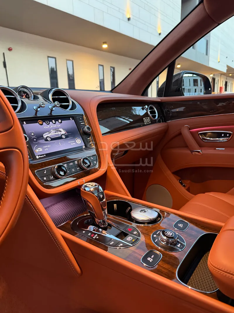 2019 بنتلي بنتايجا اس يو في