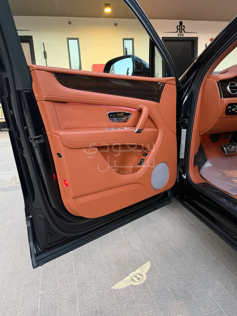 2019 بنتلي بنتايجا اس يو في