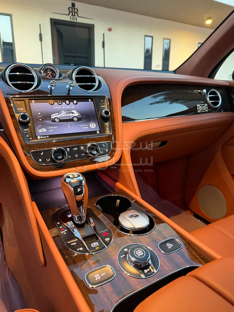 2019 بنتلي بنتايجا اس يو في