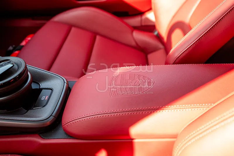 2024 بورش 911 كاريرا